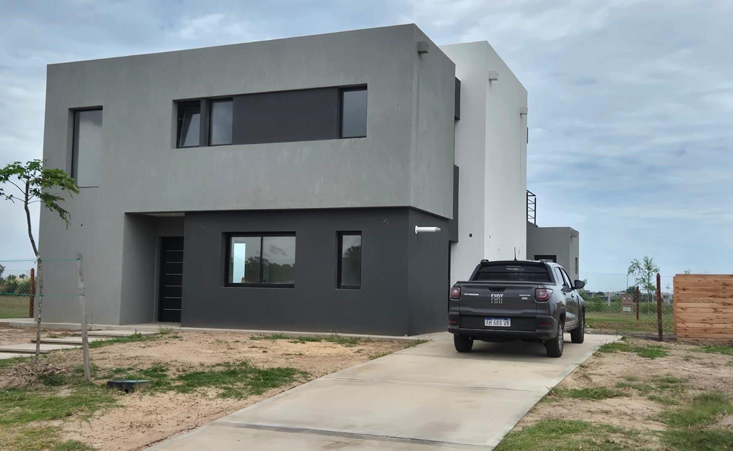 VENTA CASA 5 AMBIENTES PUERTOS DEL LAGO SECTOR NATIVAS CON PILETA FINANCIA