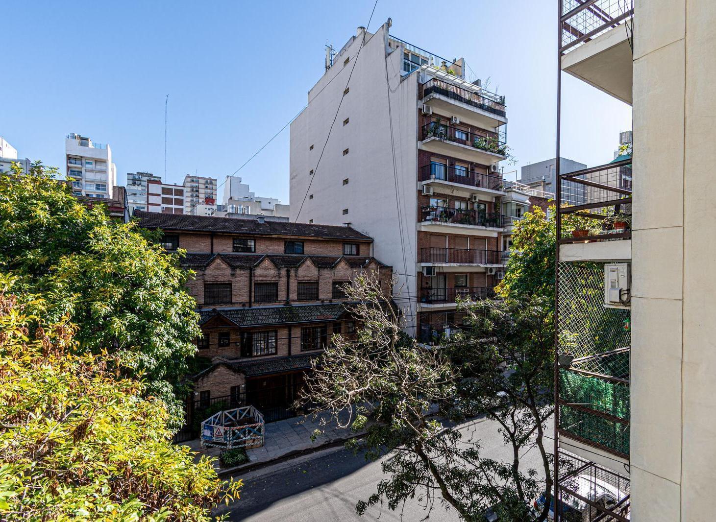 Monoambiente divisible al frente con balcón y bajas expensas en Núñez