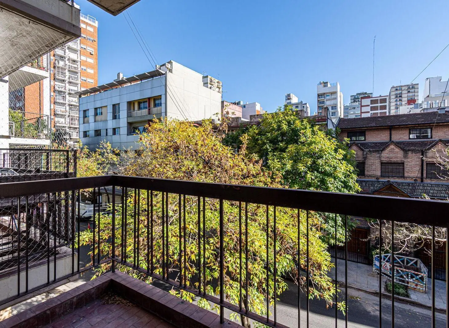 Monoambiente divisible al frente con balcón y bajas expensas en Núñez 5