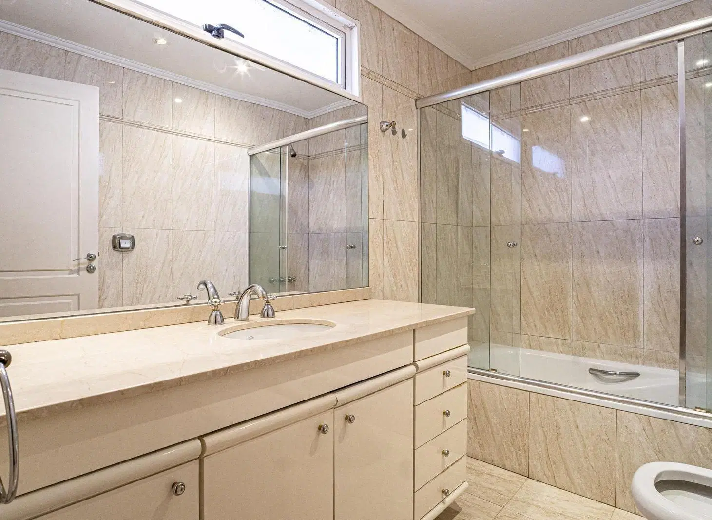 Venta Departamento  4 Amb C/Dependencia  Cochera y Baulera 3