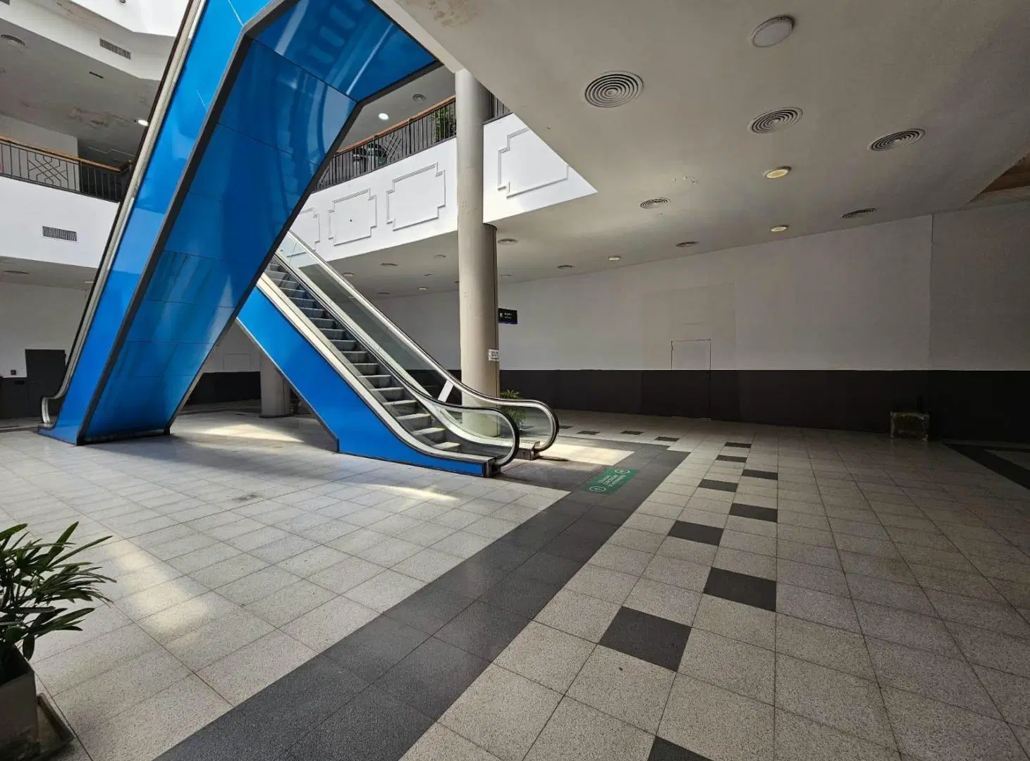 ALQUILER Local Comercial Olivos Avenida Divisible Seguridad 5