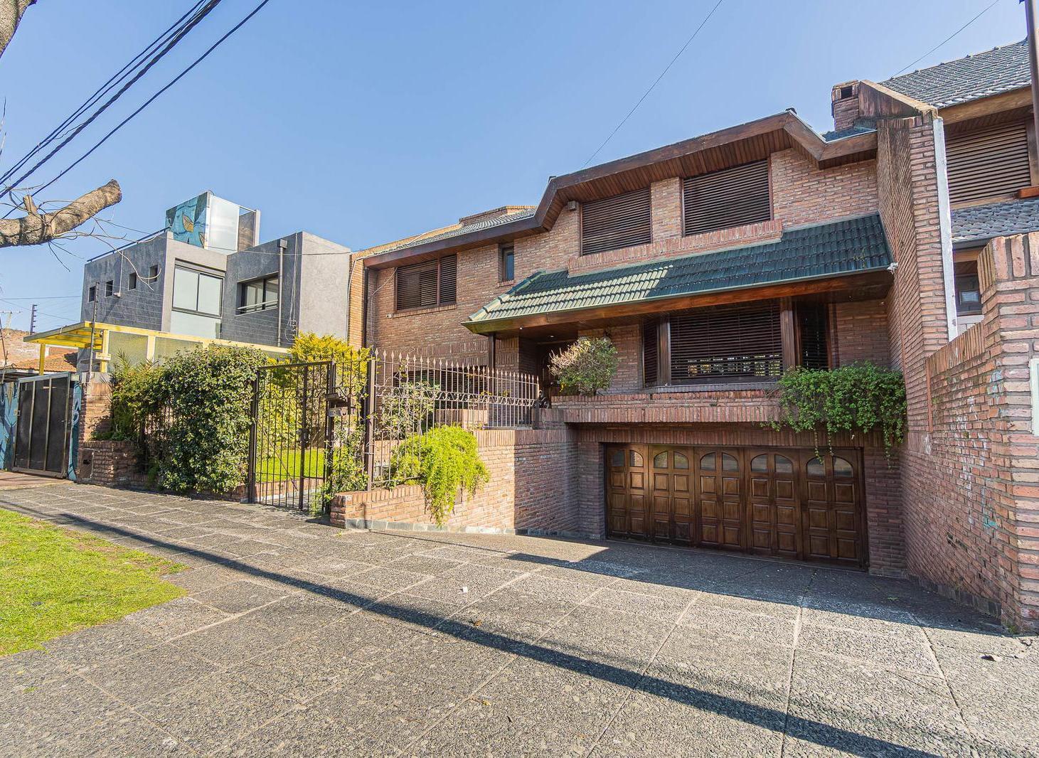 Casa en venta 5 ambientes en Ituzaingó. Apto crédito.