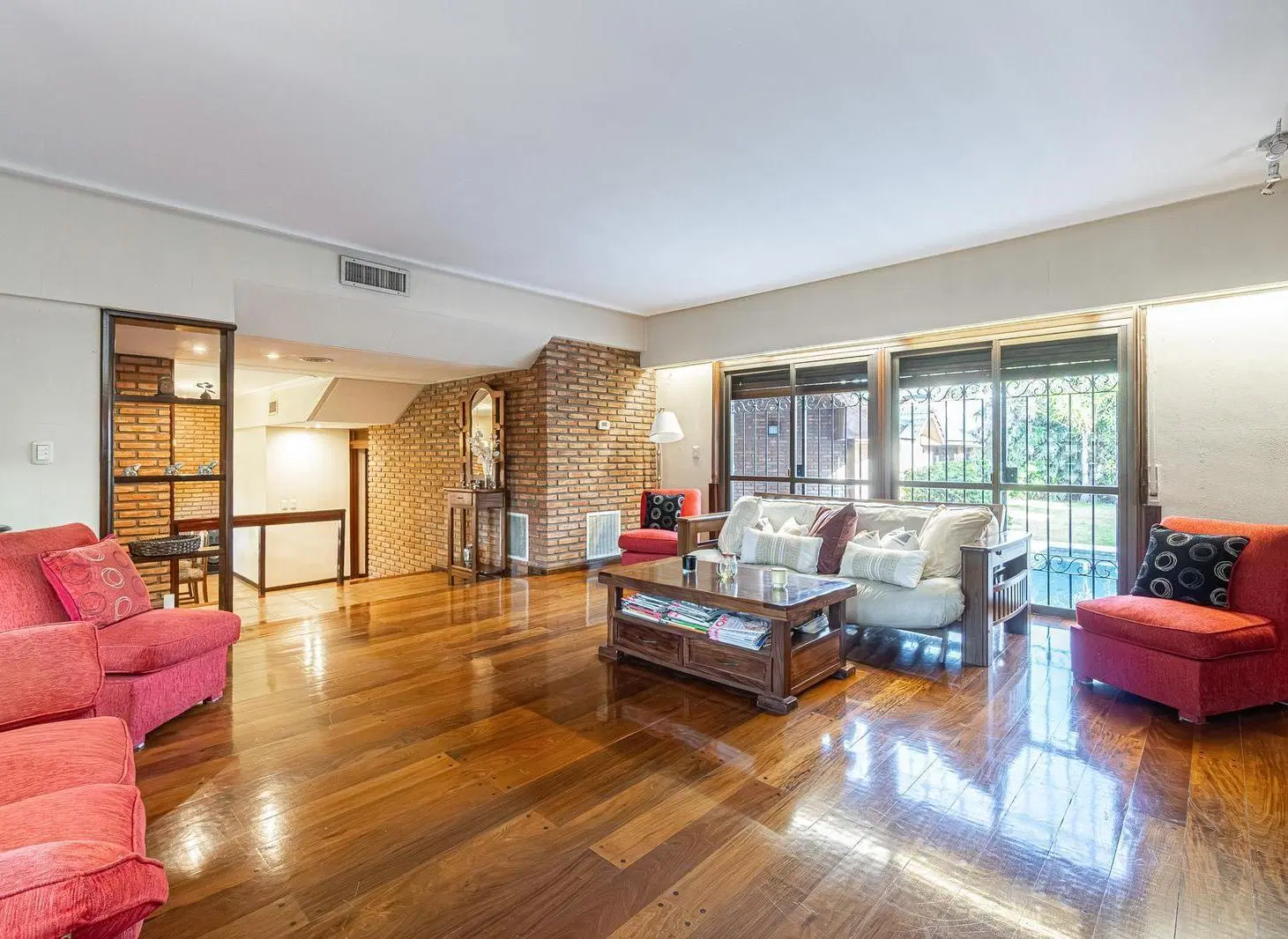Casa en venta 5 ambientes en Ituzaingó. Apto crédito. 2