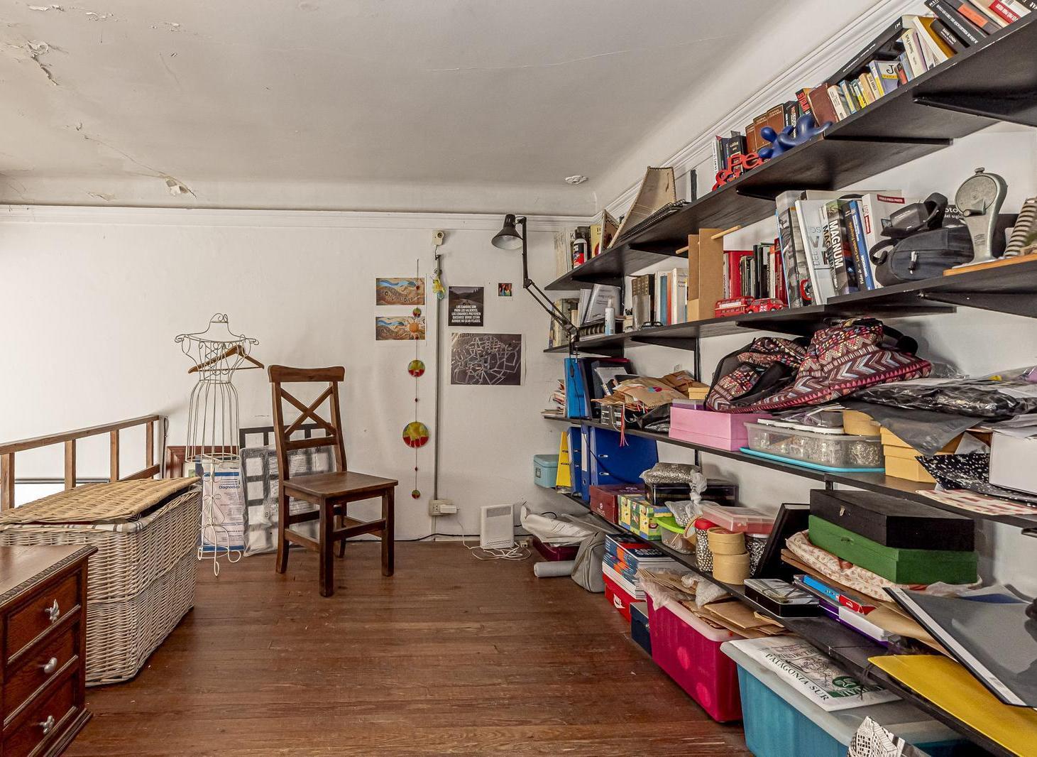 Venta PH pasillo, 3 amb + escritorio, patio. Bajas expensas. Belgrano.