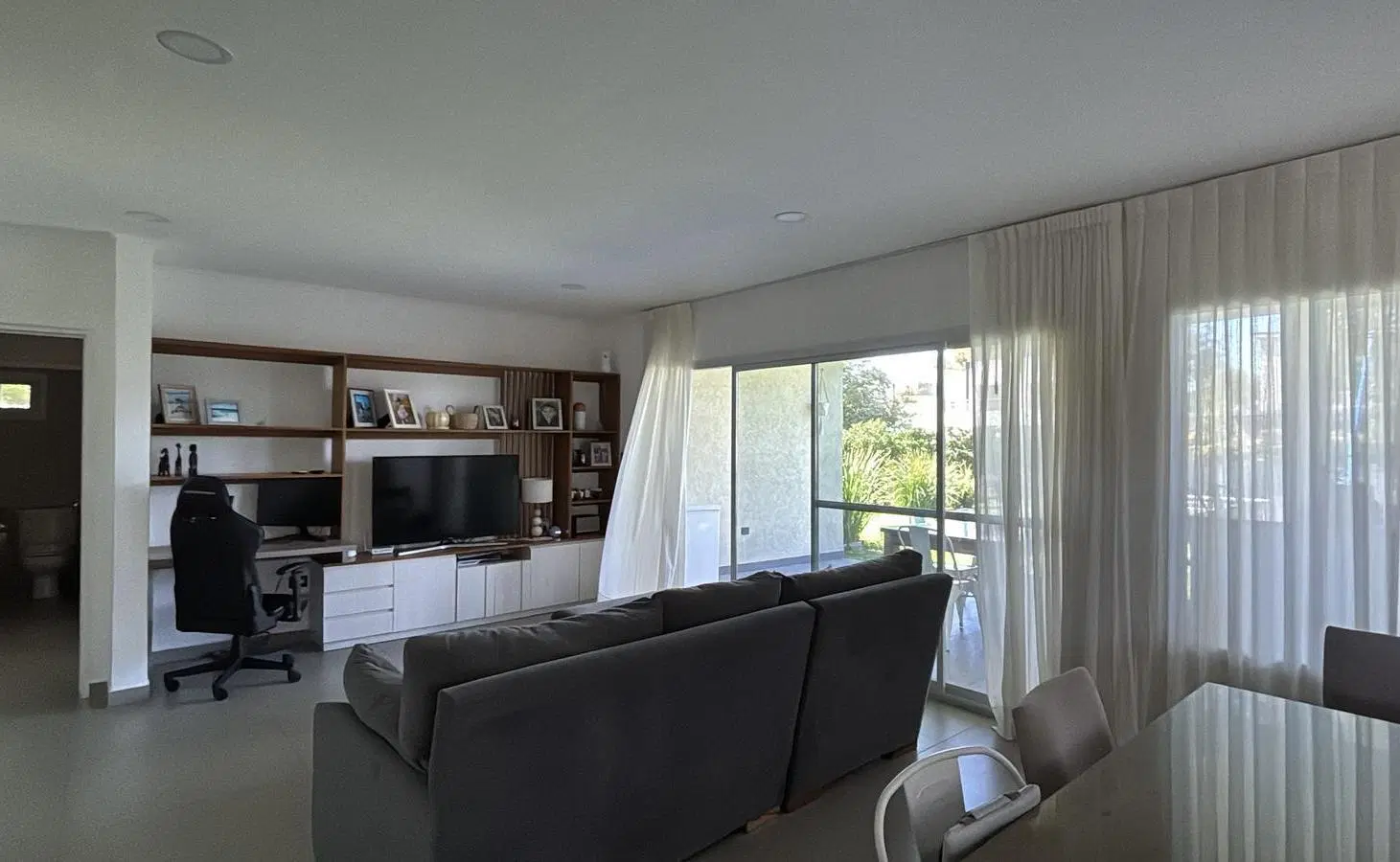 VENTA CASA 4AMB CON PILETA LOTE CENTRAL CONSOLIDADO EXCELENTE CALIDAD PREMIUM 4