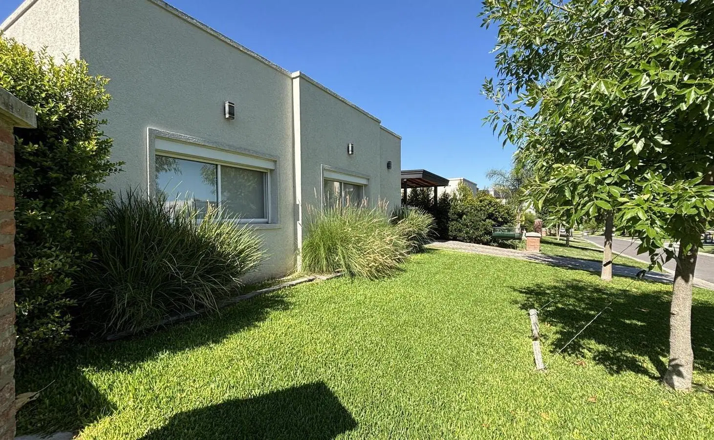 VENTA CASA 4AMB CON PILETA LOTE CENTRAL CONSOLIDADO EXCELENTE CALIDAD PREMIUM 3