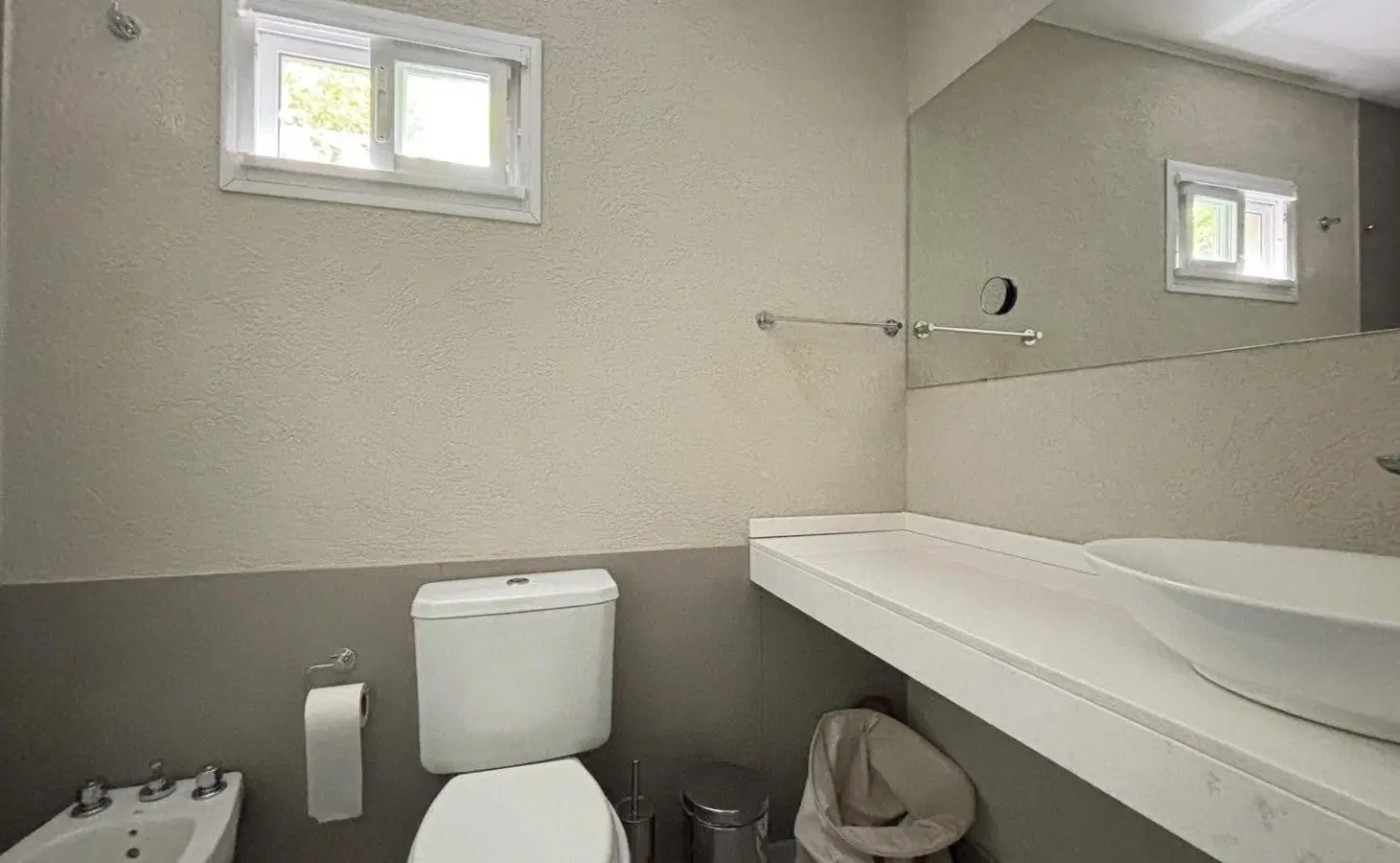 VENTA CASA 4AMB CON PILETA LOTE CENTRAL CONSOLIDADO EXCELENTE CALIDAD PREMIUM 4