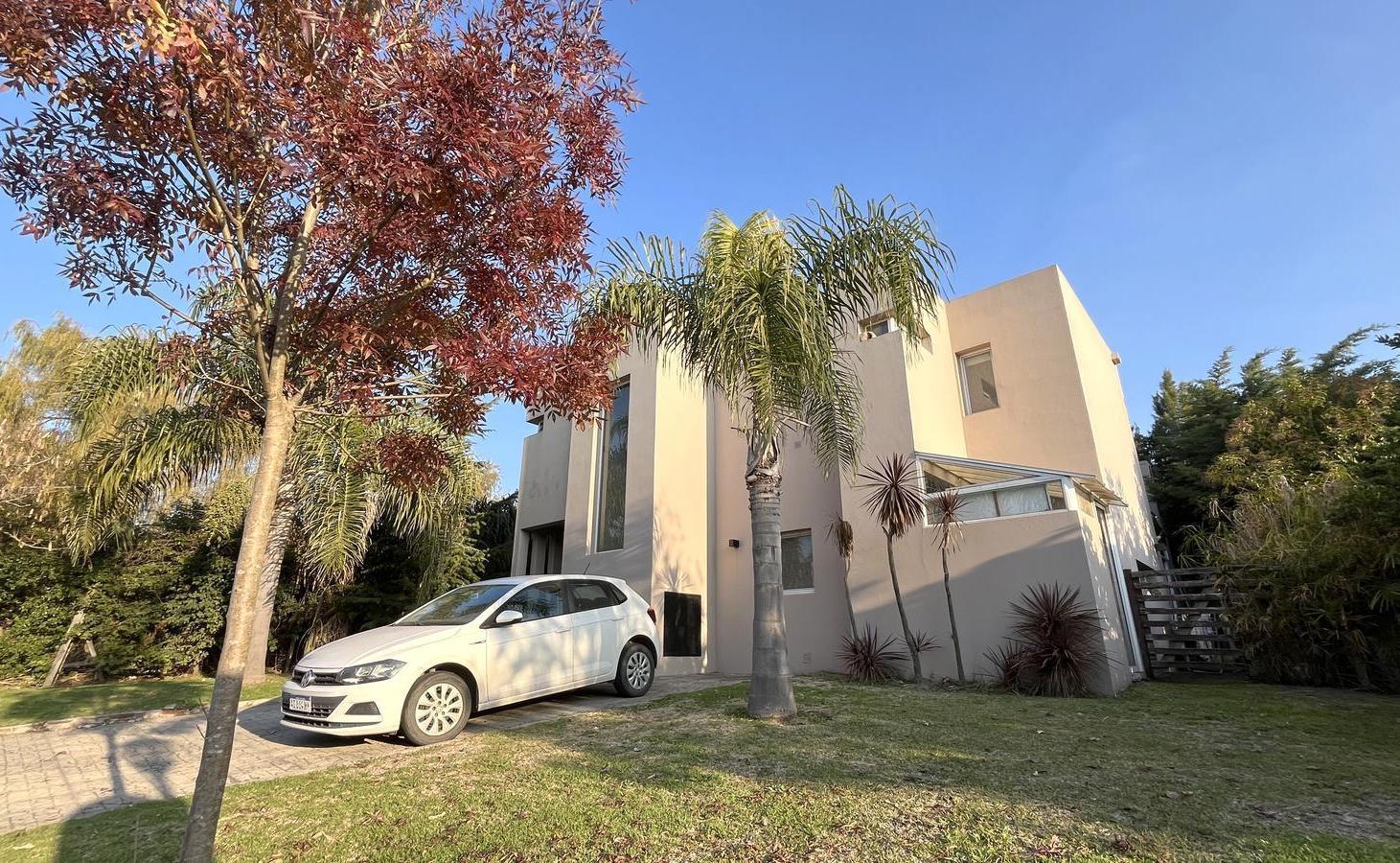 Casa en San Agustin a la venta con gran parque, apta credito!
