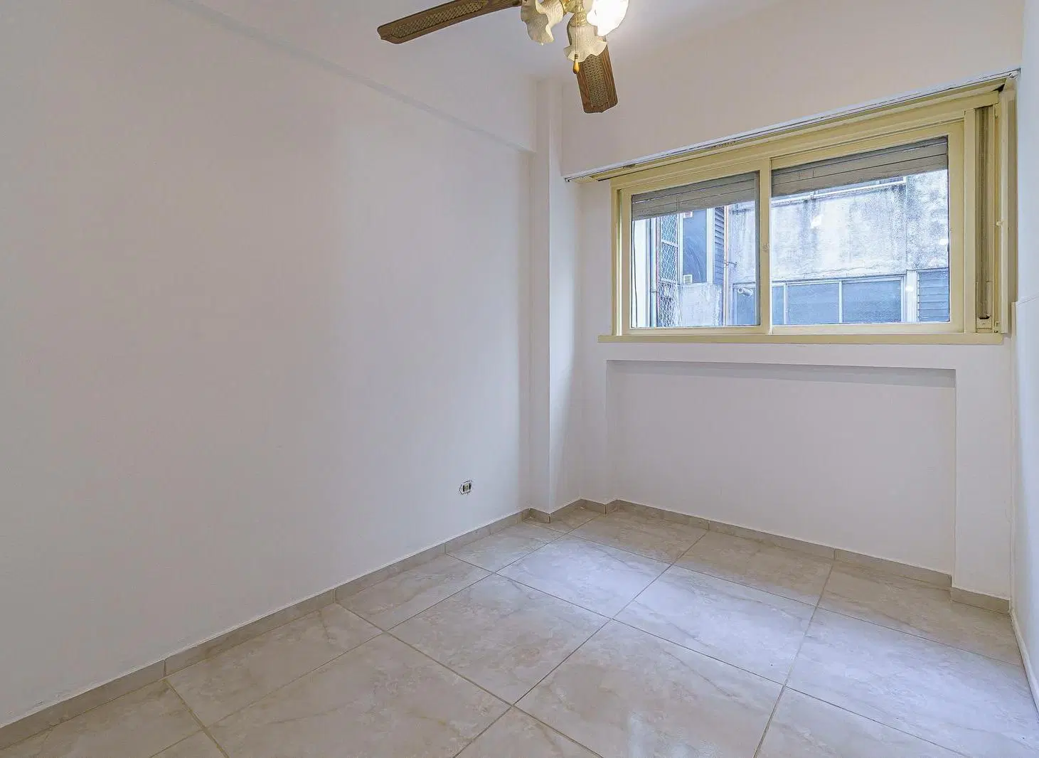 Departamento 3 amb con dependencia y balcon 5