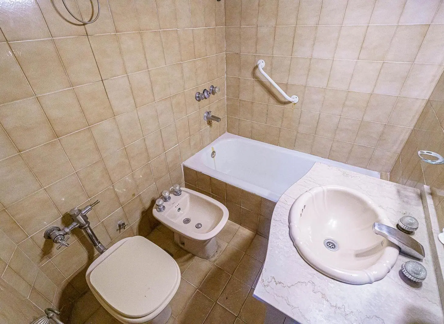 Departamento 3 amb con dependencia y balcon 5