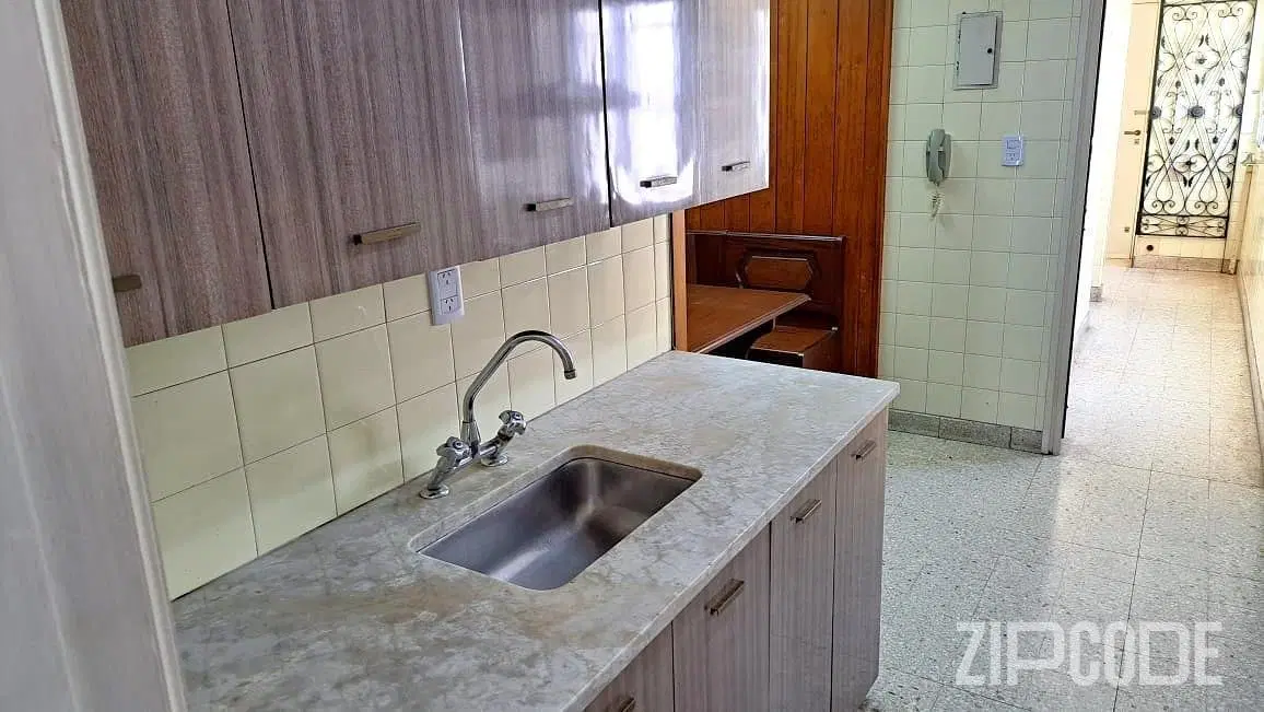 DEPARTAMENTO SEMIPISO EN RECOLETA FRENTE CON BALCON 4