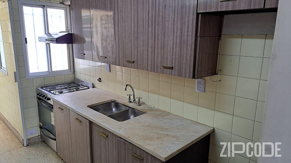 Foto de DEPARTAMENTO SEMIPISO EN RECOLETA FRENTE CON BALCON, imagen 5