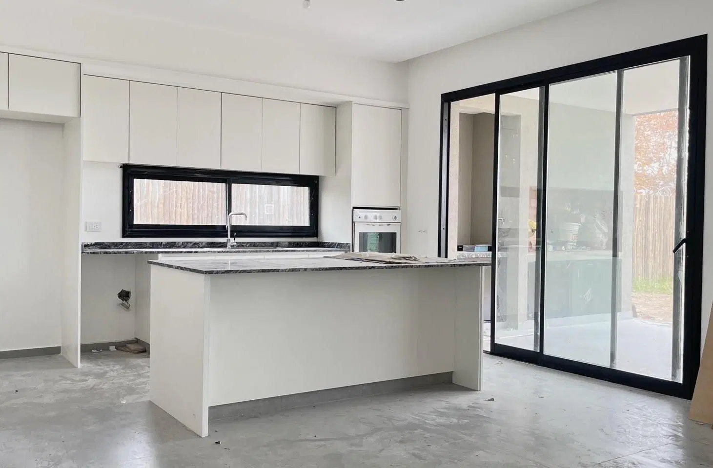 Casa en venta a estrenar en Santa Ana, suite en planta baja 5