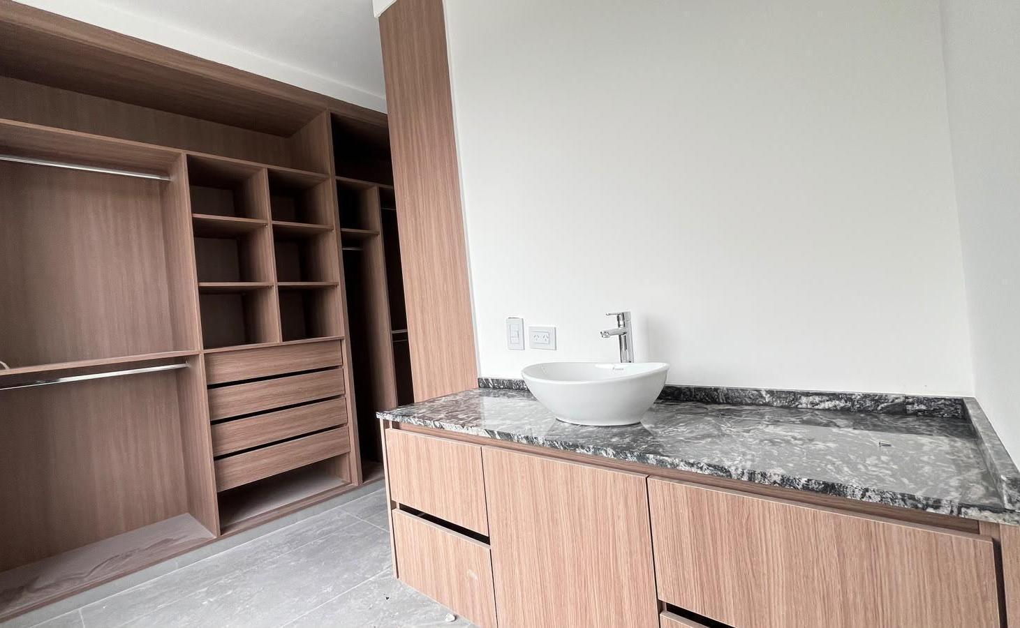 Casa en venta a estrenar en Santa Ana, suite en planta baja
