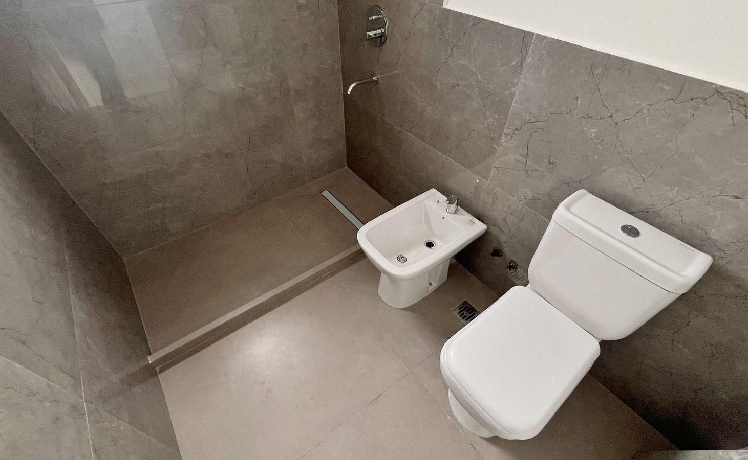 Casa en venta Santa Ana 4 dormitorios al agua, suite en planta baja