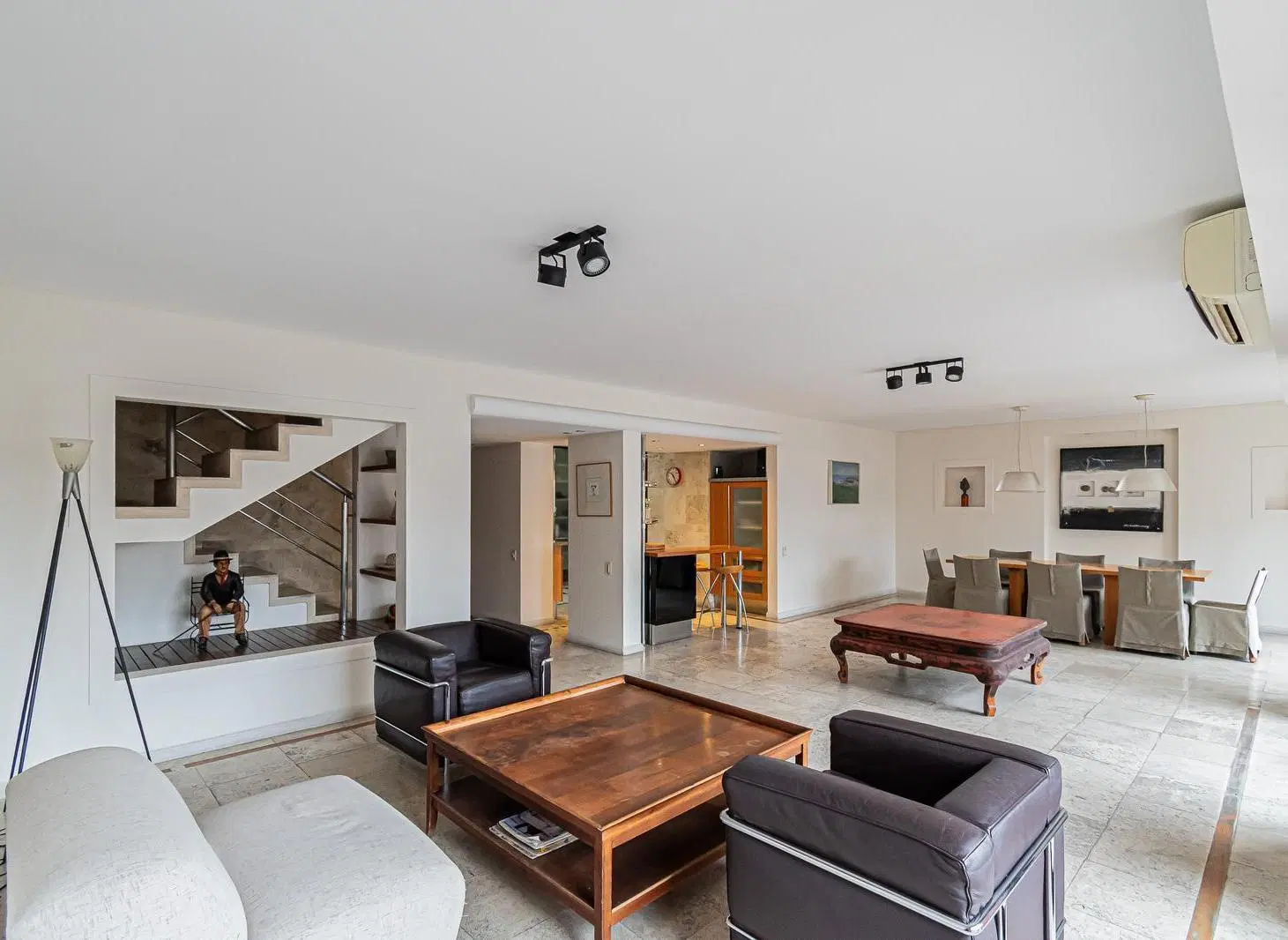 Triplex en venta. Terraza. Parrilla. Pileta. 2 cocheras 5