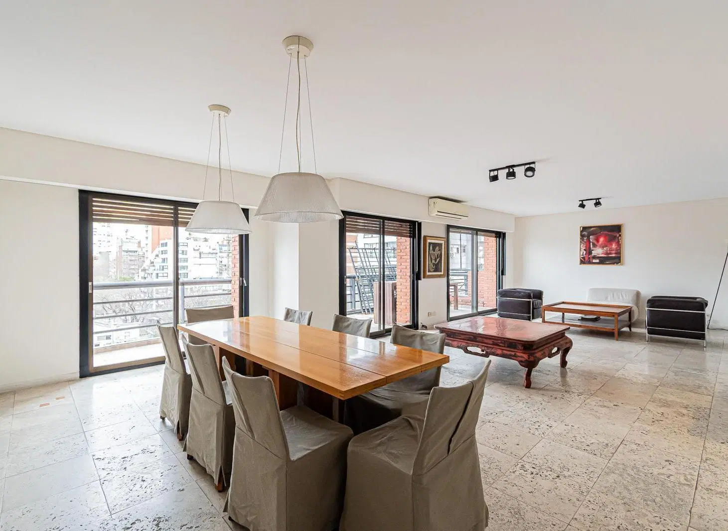 Triplex en venta. Terraza. Parrilla. Pileta. 2 cocheras 4