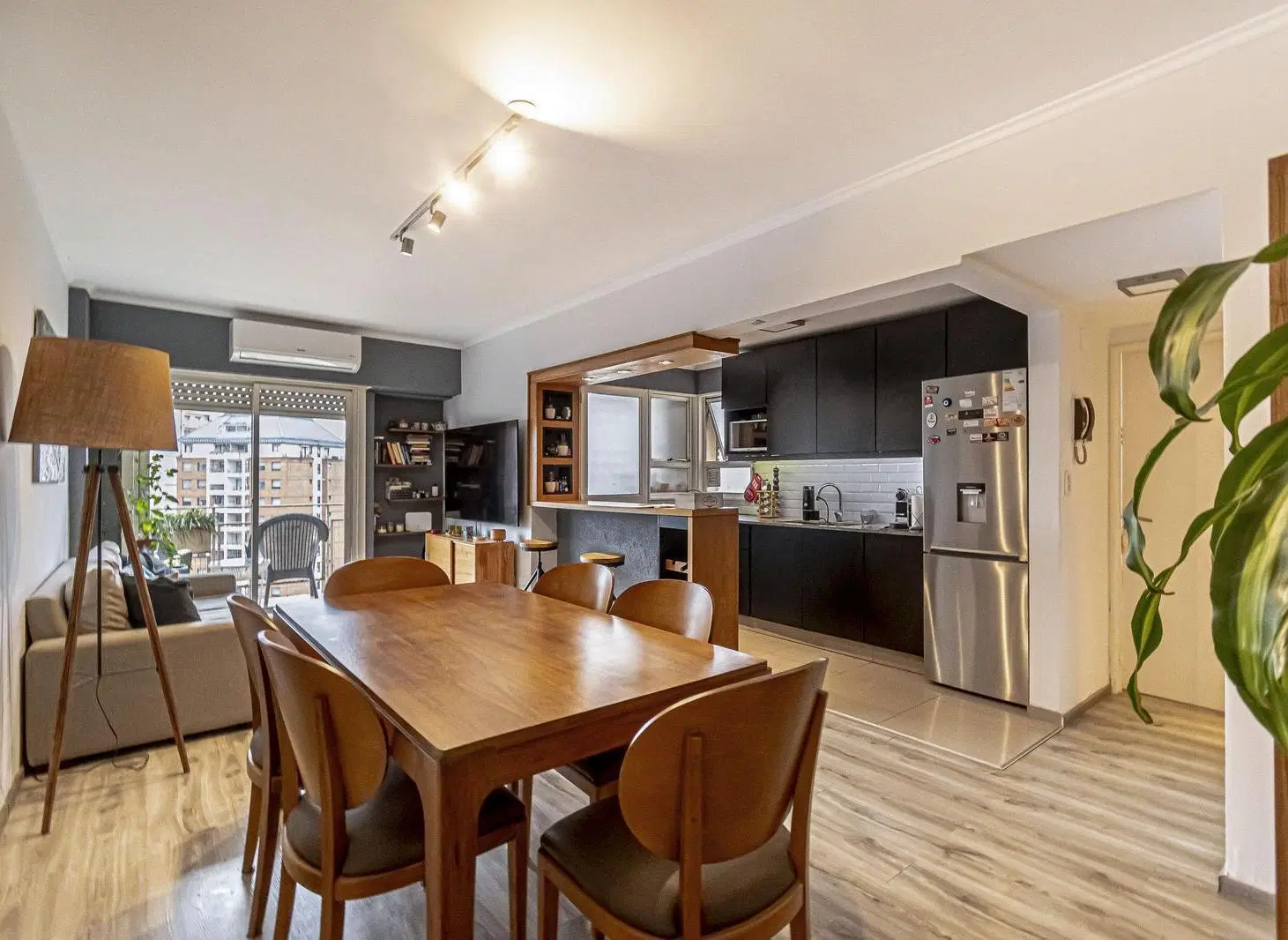 Departamento de 2 ambientes en venta, reciclado, con cochera fija en Belgrano. 2