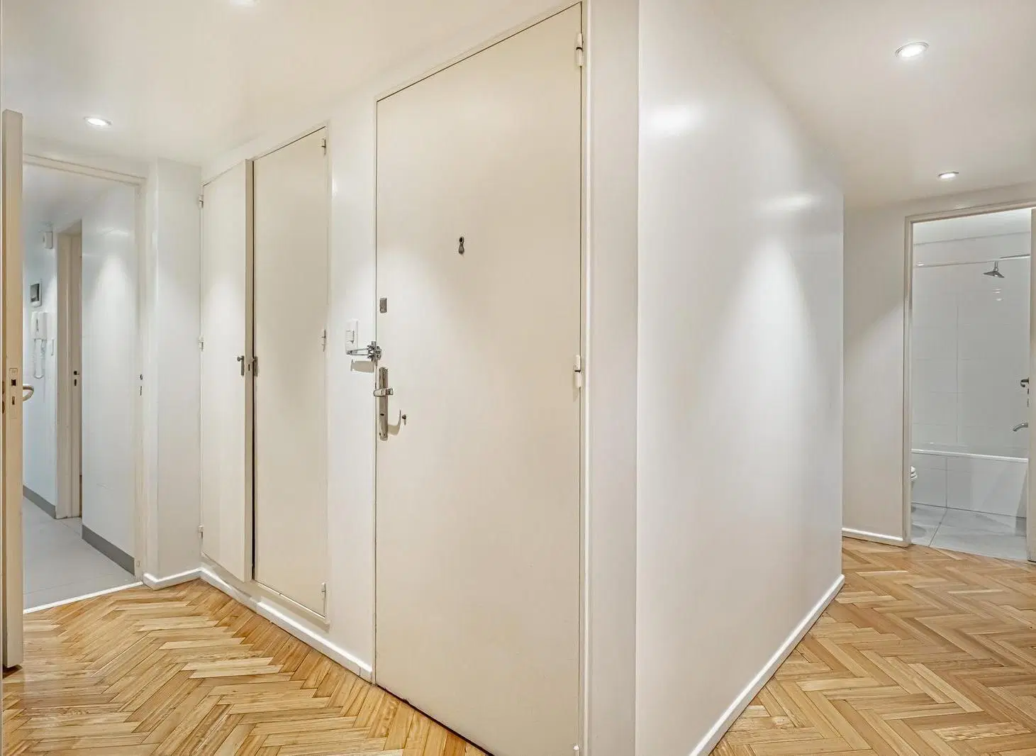 Impecable departamento con balcón terraza y excelente planta 5