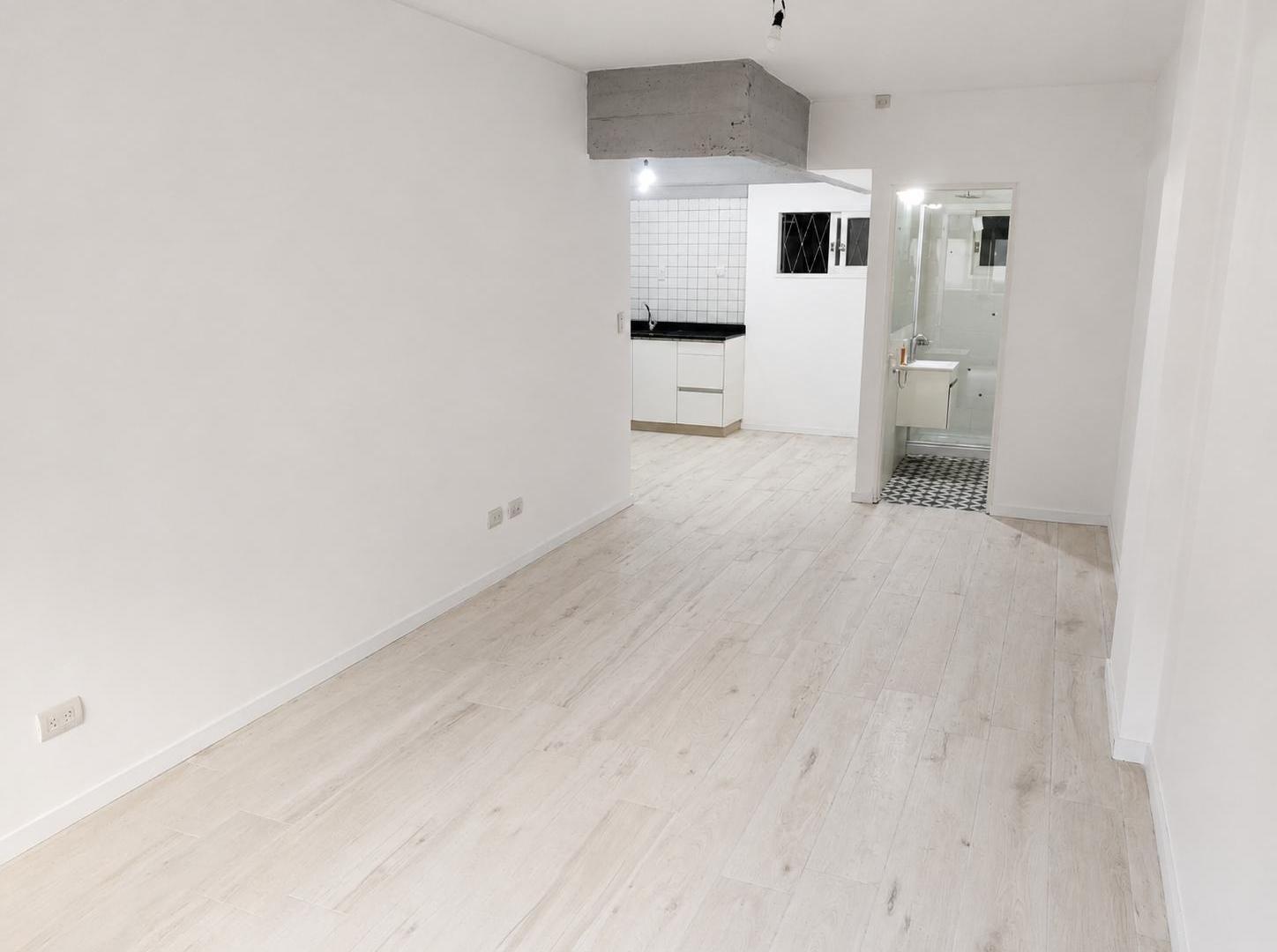 Departamento en Venta Monoambiente de 35 m2 Refaccionado con Cochera en Recoleta