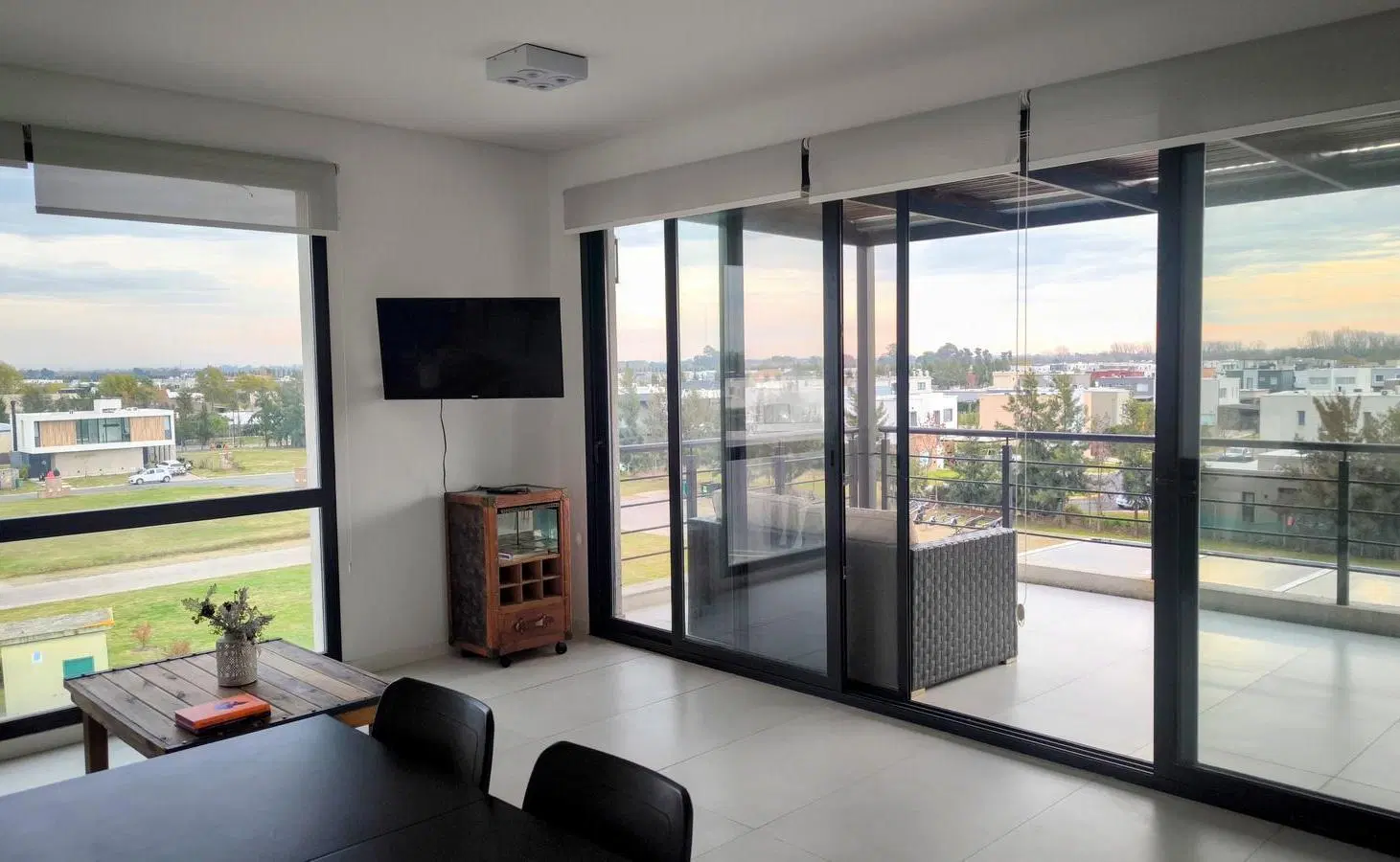 Venta, Excelente departamento de 2 ambientes con cochera y baulera en Barrio Naútico Canal, Villa Nu 5