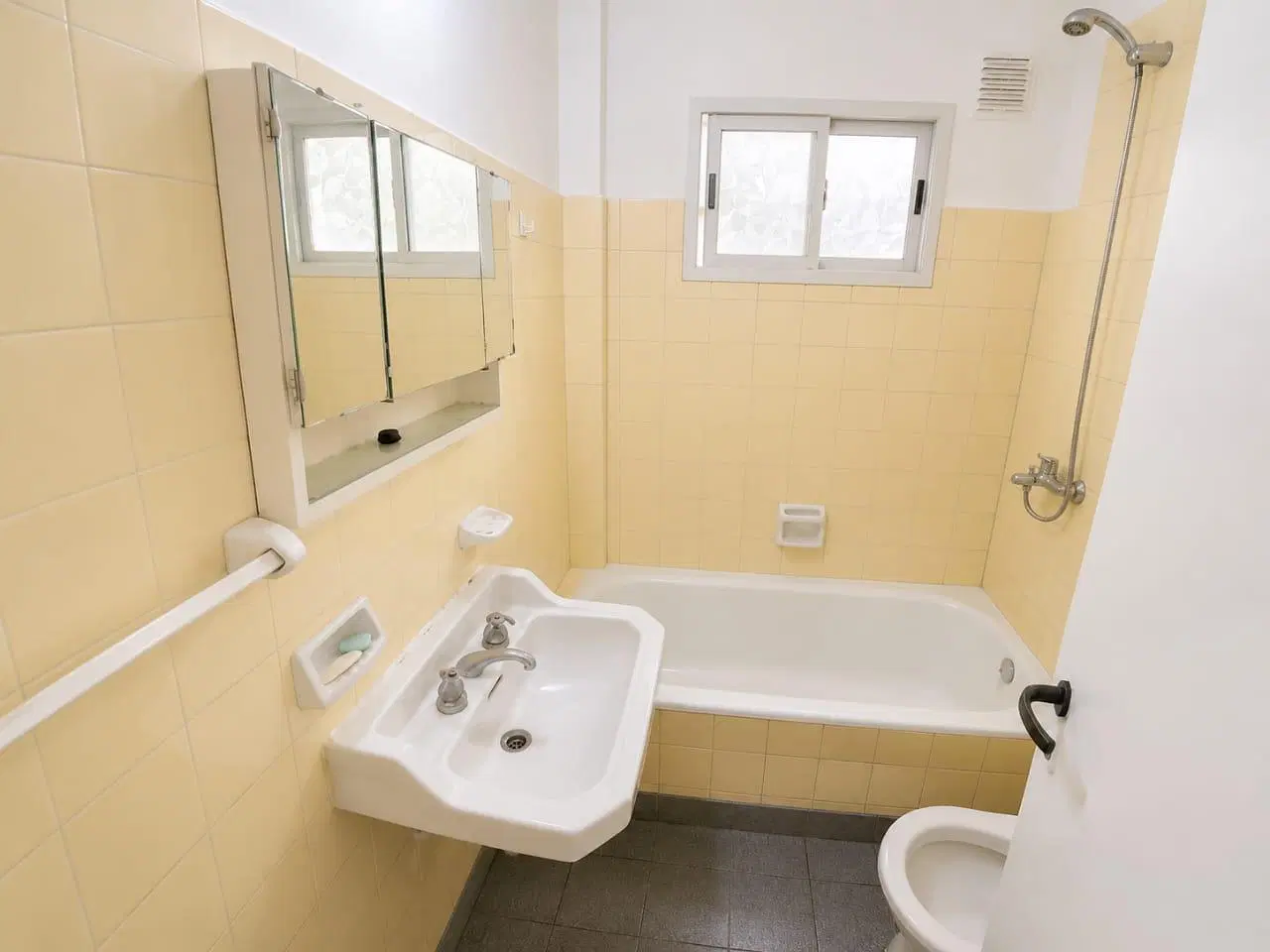 VENTA DE DEPARTAMENTO EN ALMAGRO CON EXCELENTE UBICACION A MODERNIZAR 5
