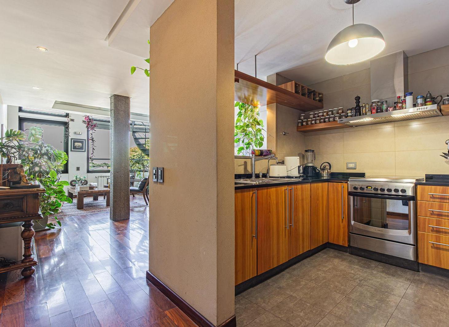 Triplex de Categoría en Olivos con Terraza Propia, Parrilla y Cochera