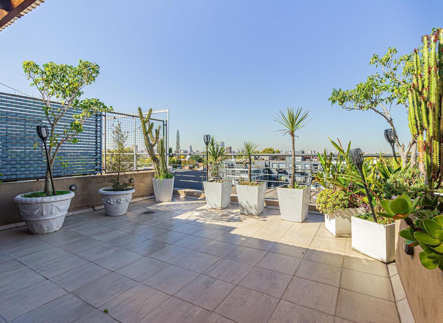 Triplex de Categoría en Olivos con Terraza Propia, Parrilla y Cochera