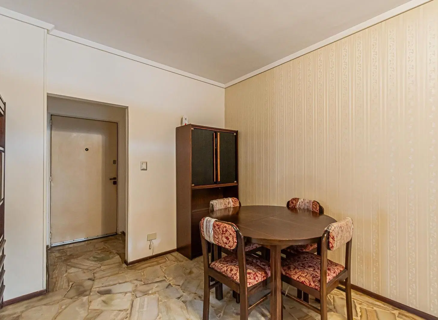 Venta | Departamento | 4 ambientes con dependencia | Flores | 1er piso 4