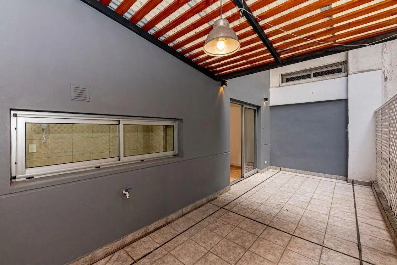 Venta Departamento tres ambientes con patio 8