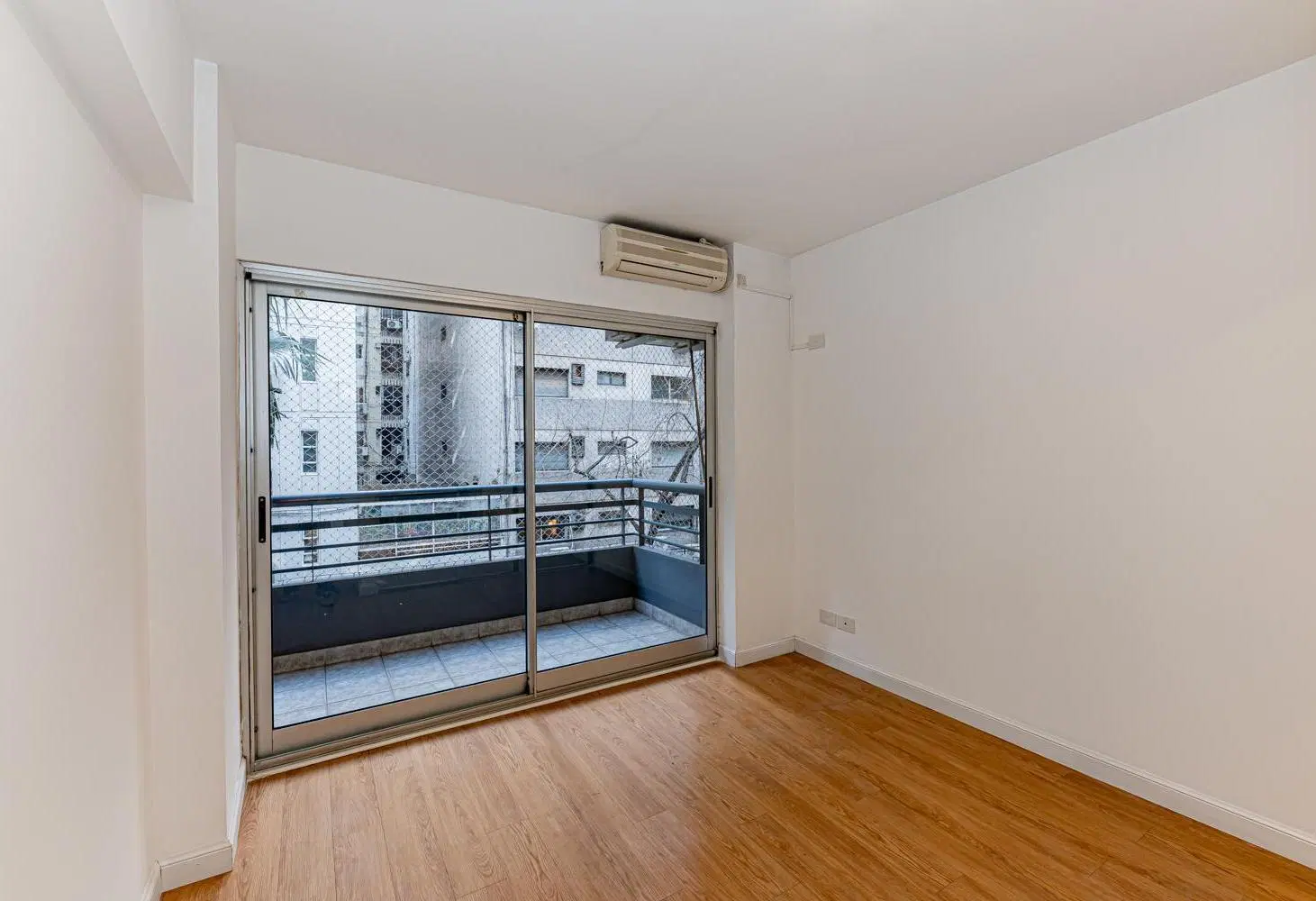 Venta Departamento tres ambientes con patio 5