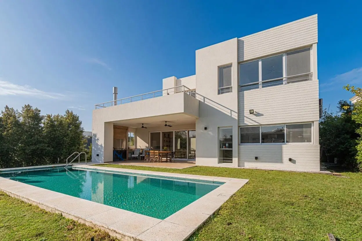 Venta | Casa en lote al agua | Los Alisos, Nordelta. 4