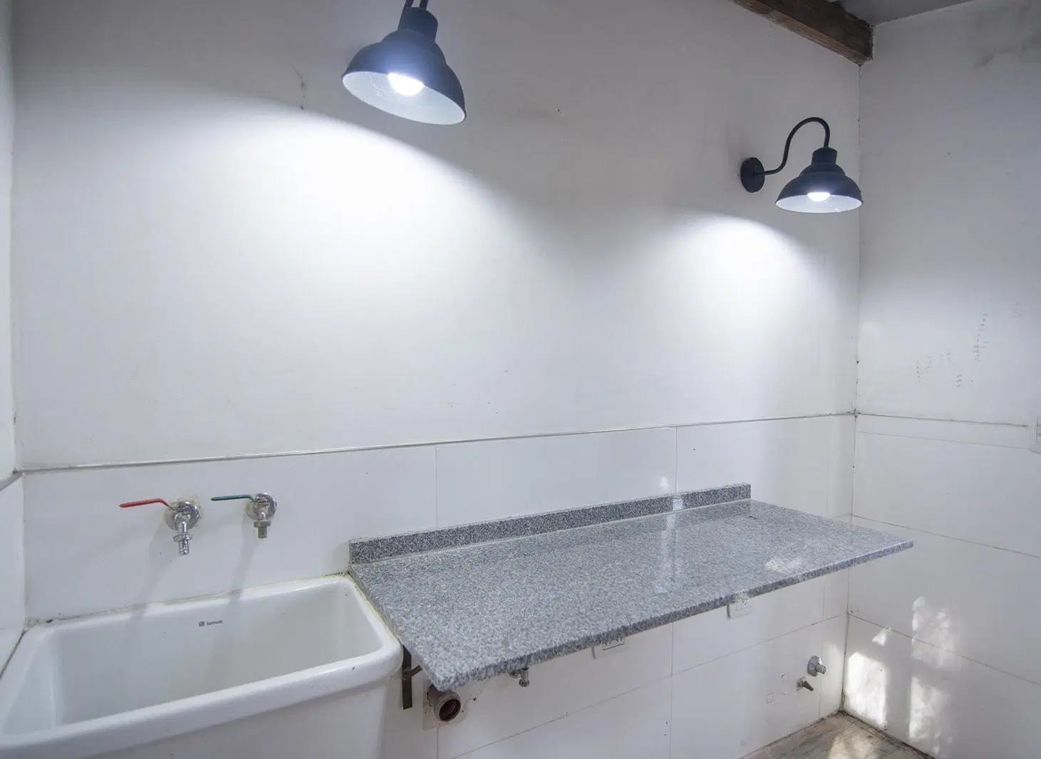 Triplex con 4 dormitorios, cochera, jardín y parrilla en San Isidro 5