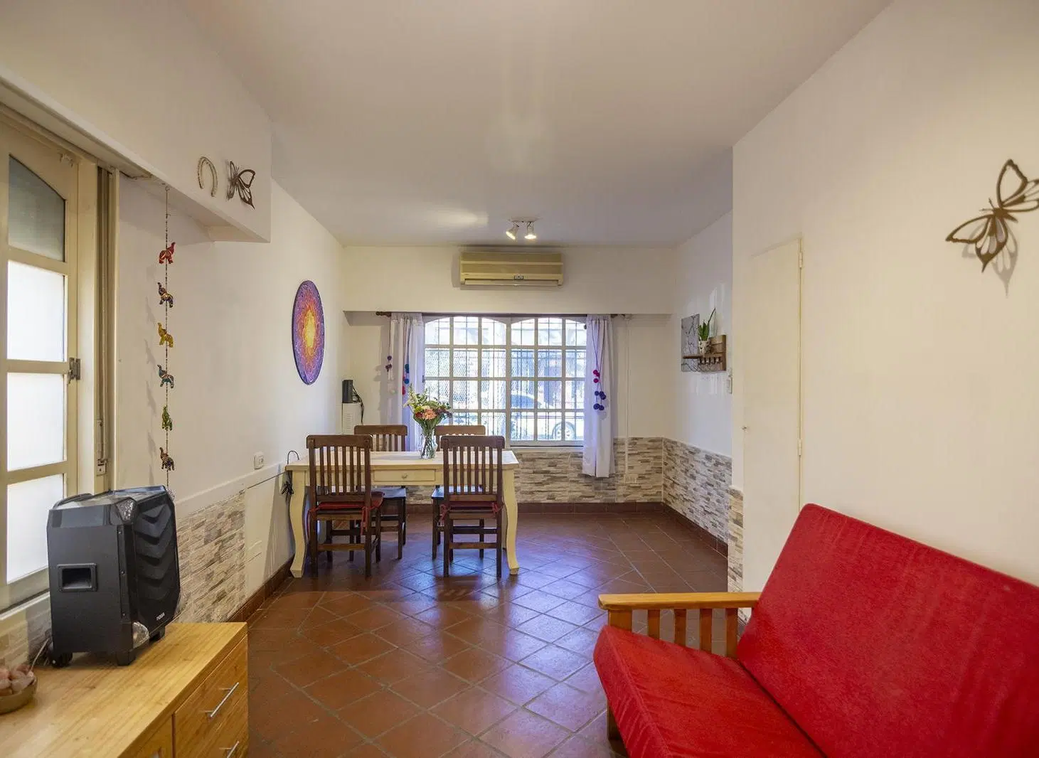 Casa en Venta de 3 Ambientes con Jardin y cochera, Lote propio 2
