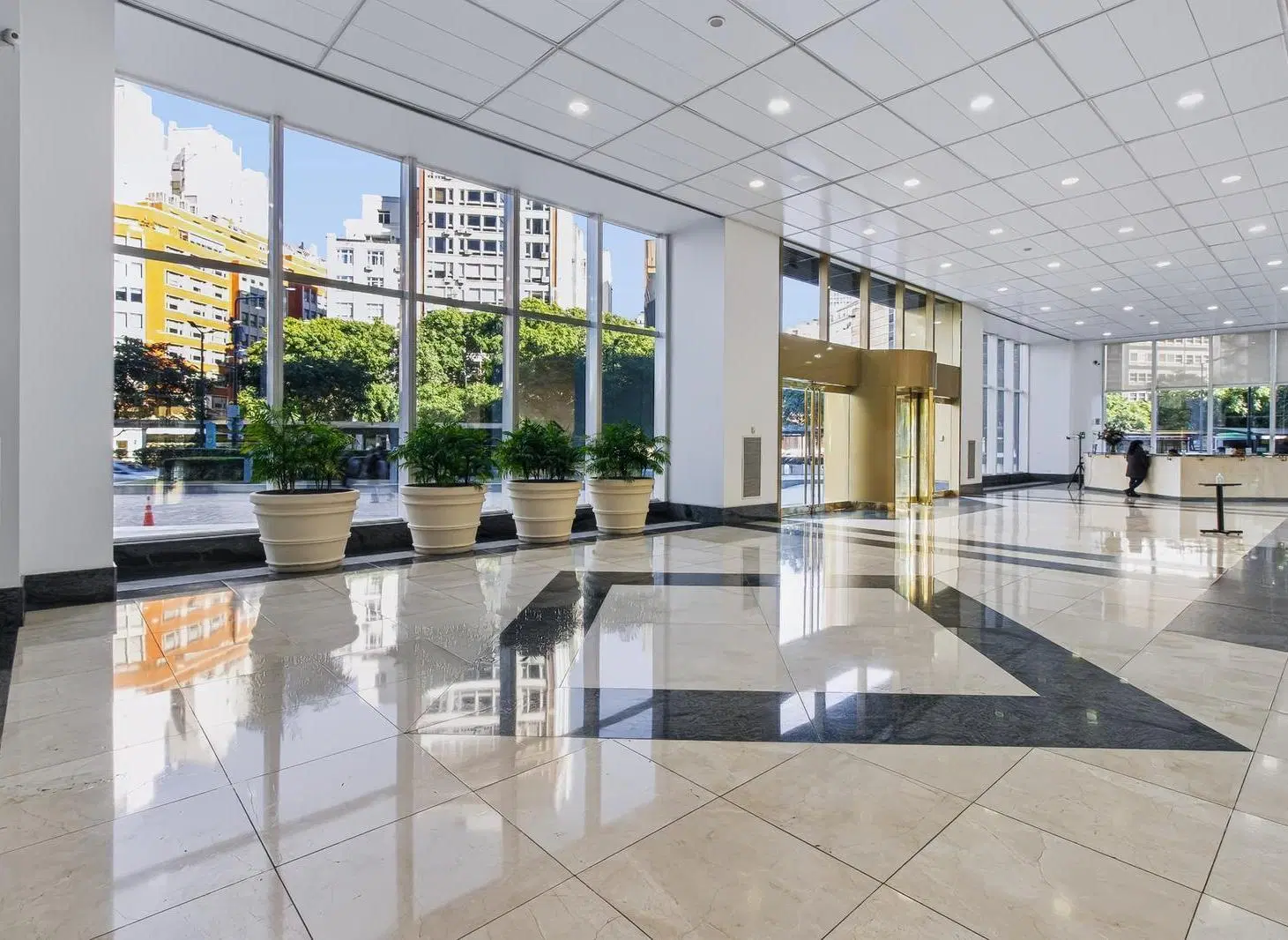 OFICINA en ALQUILER en CATALINAS-ALEM PLAZA-PISO ALTO-COCHERAS FIJAS 4