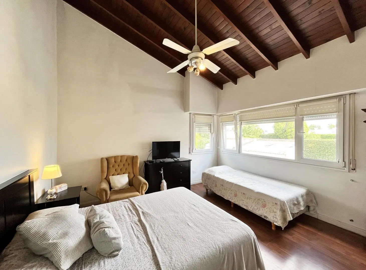Venta Casa 6 Ambientes en Haedo | 4 Dormitorios, Parque, Parrilla y Cochera 5