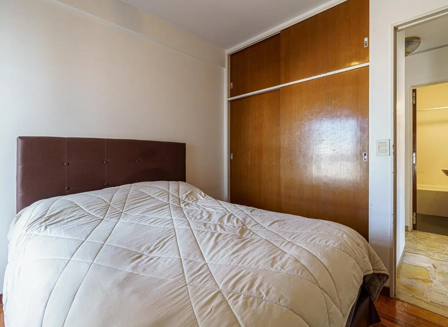 Departamento de cuatro ambientes + dependencia en venta 8