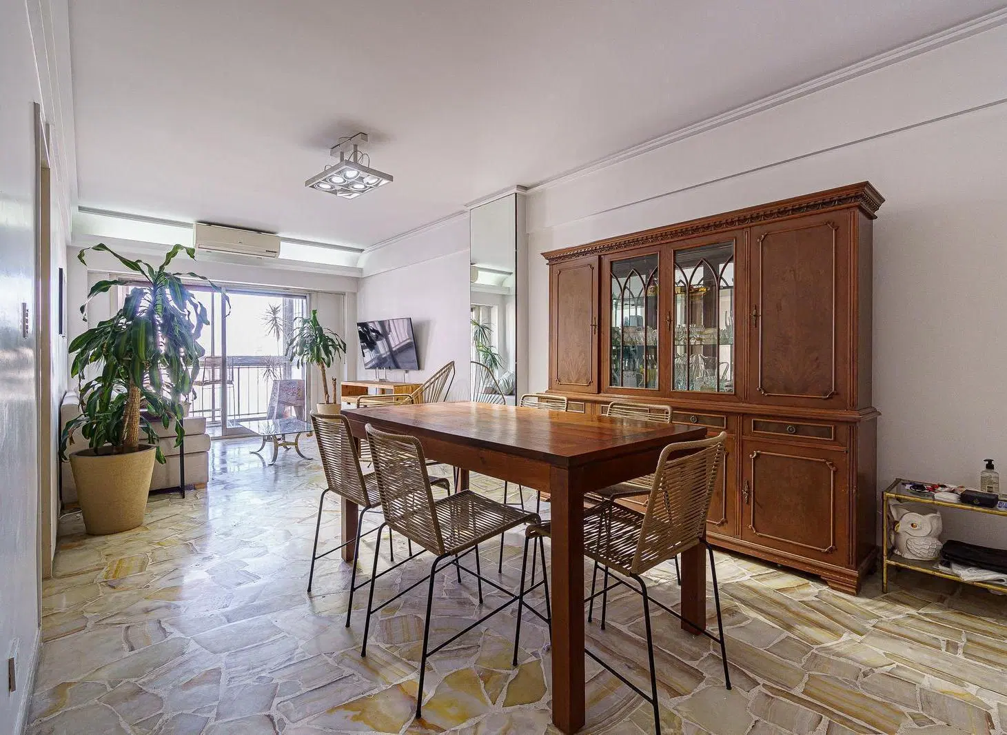 Departamento de cuatro ambientes + dependencia en venta 5
