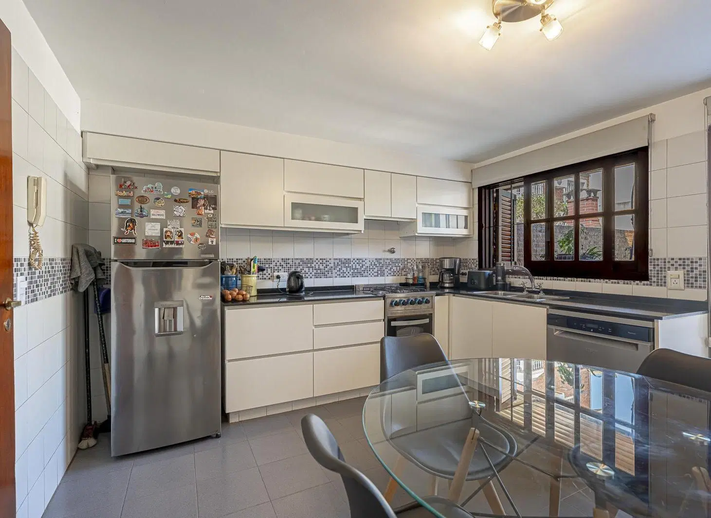 Casa tipo triplex en venta, 4 ambientes con 3 dormitorios en Olivos 5