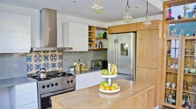Casa en Venta de 4 Ambientes, jardín parrilla, Reciclada 8