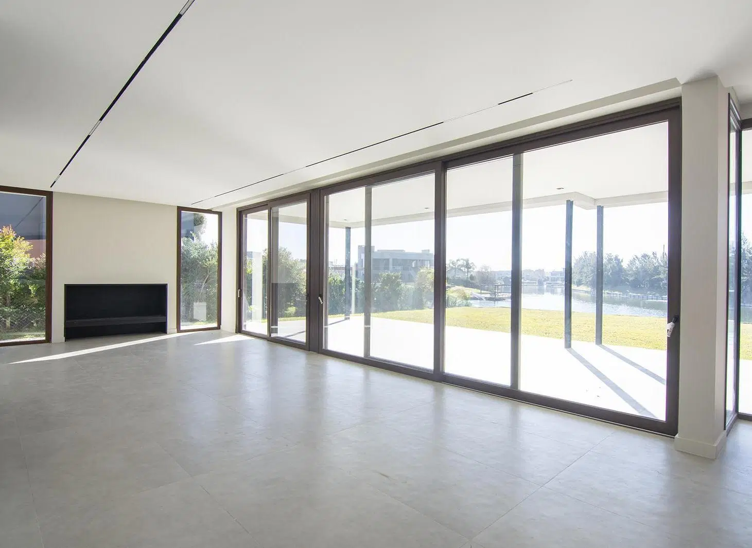 Casa de diseño con 5 suites a la laguna, a estrenar en Virazon, Nordelta 5