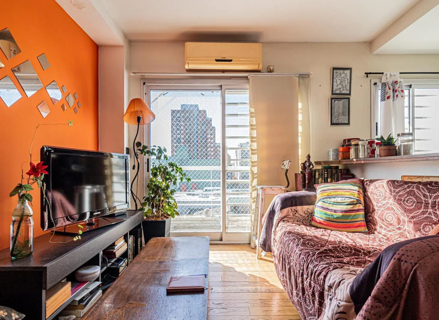 Departamento venta. 2 ambientes, balcón. Luminoso. Flores. 5