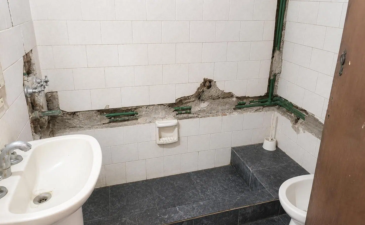 Gran Oportunidad Casa a Refaccionar   Departamento de 3 Ambientes sobre Lote Amplio Florencio Varela 8