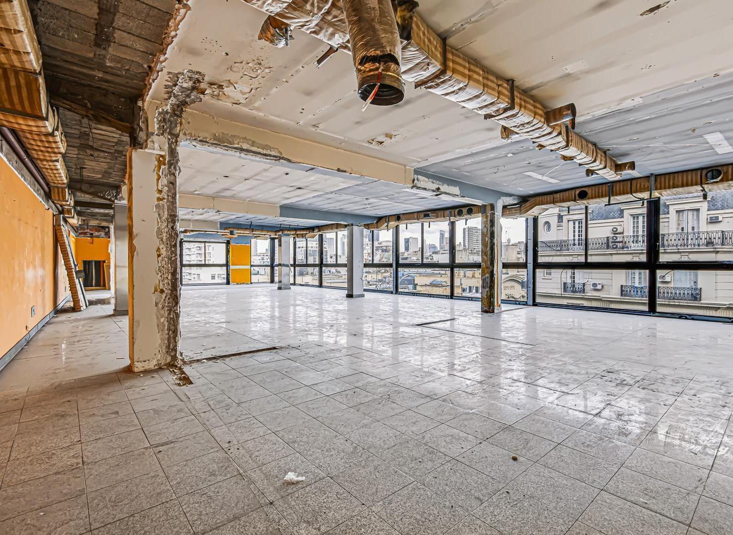 Foto de Venta Oficina de 275 m² en Piso Alto – Planta Libre con Vista Abierta – Microcentro, imagen 2