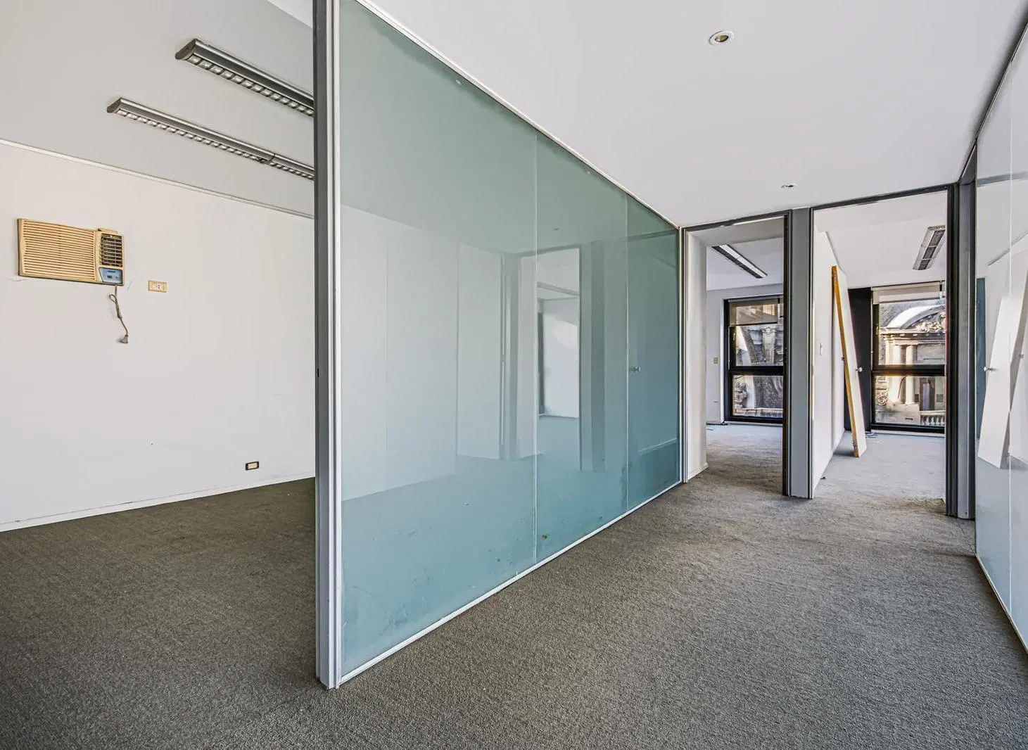 ALQUILER  Oficina Corporativa de 230 m²  Excelente Relación Precio/m² en Av. Córdoba 629 4