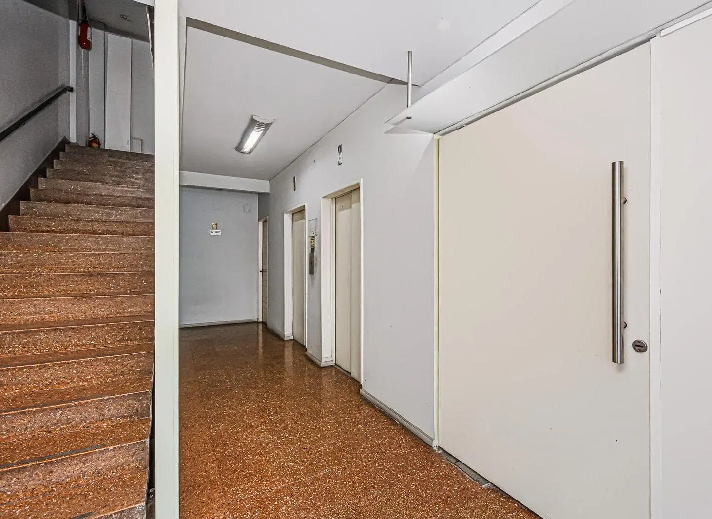 ALQUILER  Oficina Corporativa de 230 m²  Excelente Relación Precio/m² en Av. Córdoba 629 3
