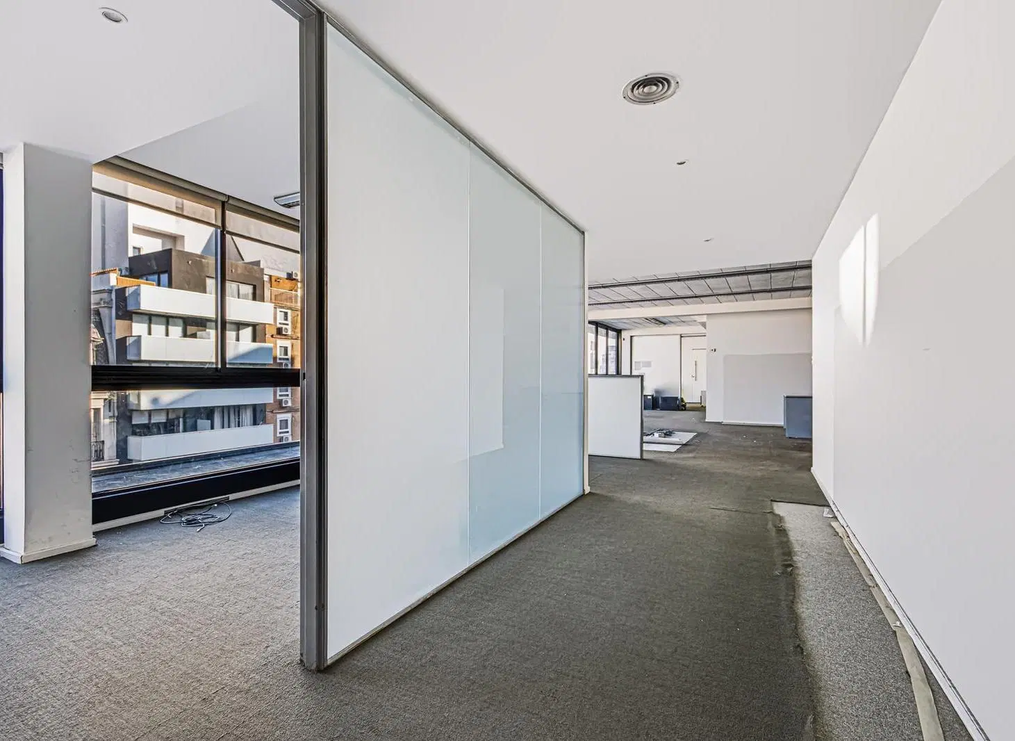ALQUILER  Oficina Corporativa de 230 m²  Excelente Relación Precio/m² en Av. Córdoba 629 5