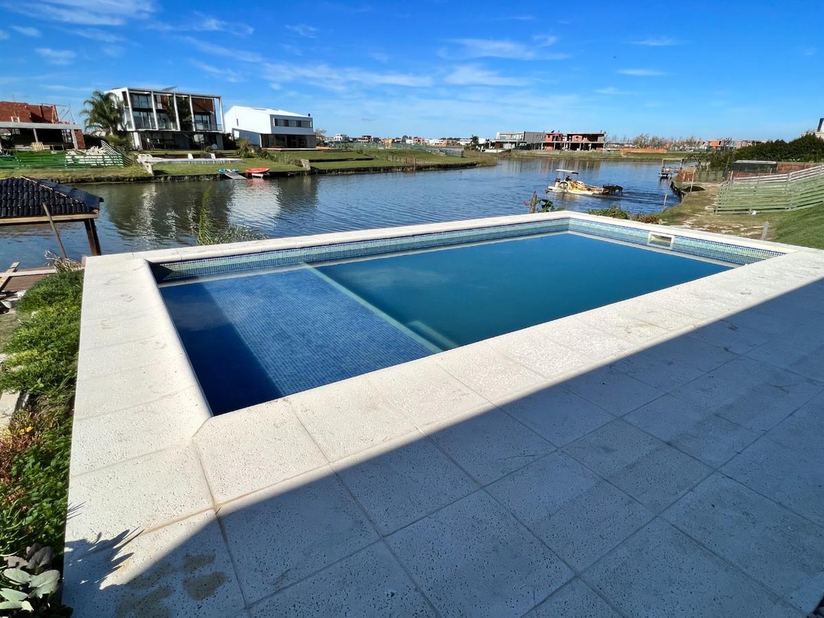 Foto de Puertos del Lago Barrio Marinas | Casa moderna en 2 plantas con vista a, imagen 3
