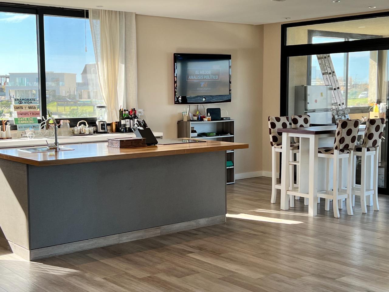 Foto de Puertos del Lago Barrio Marinas | Casa moderna en 2 plantas con vista a, imagen 4