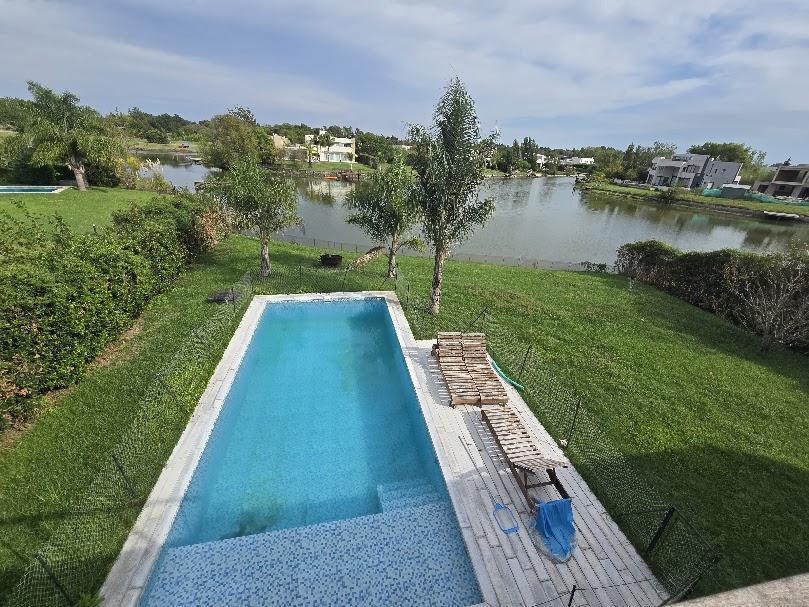 Foto de Barrio El Cantón Islas Casa en venta a la laguna con pileta 2 plantas y, imagen 3